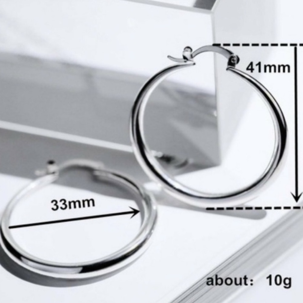 **18K White Gold 1.5”Round Hoops Earrings - Picture 3 of 3